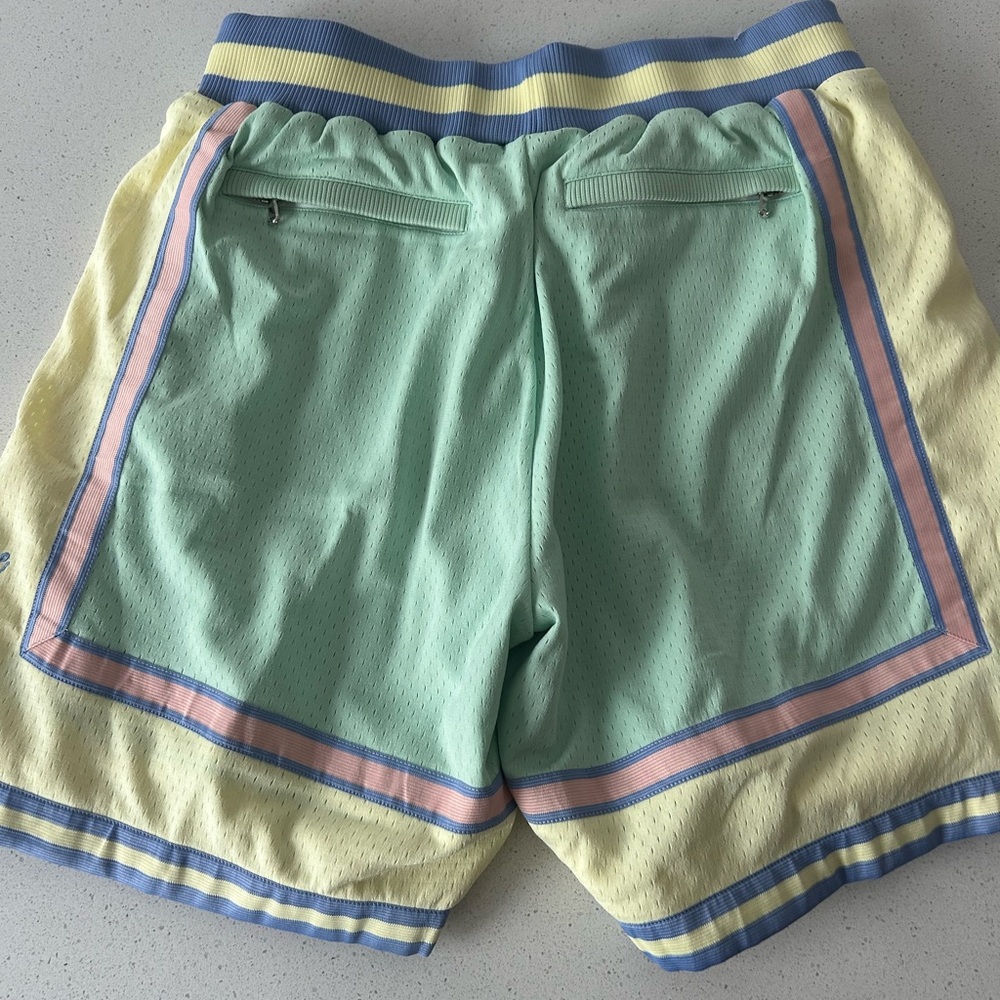 MITCHELL & NESS FEATURE X MITCHELL & NESS BASKETBALL SHORTS GREEN XL $150 - Picture 8 of 13